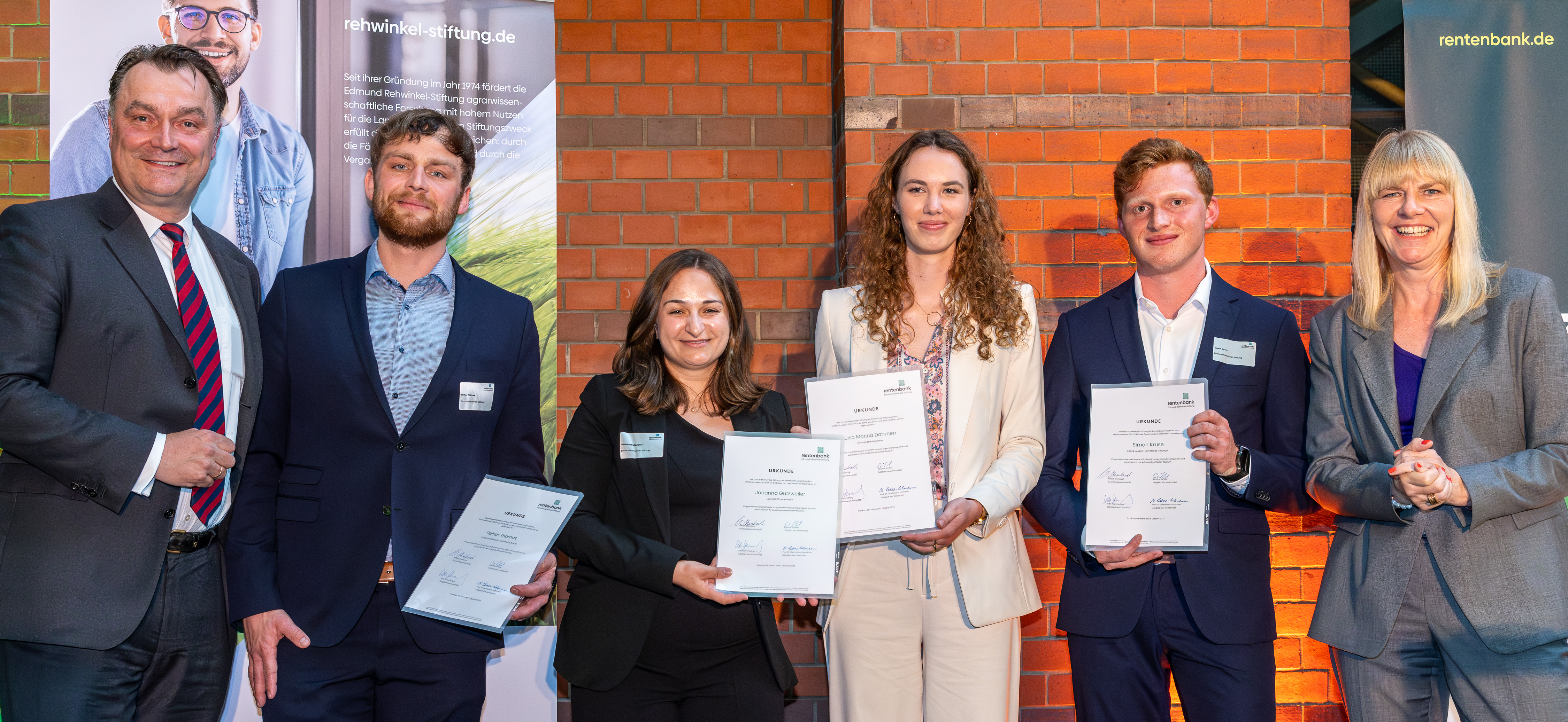 Stipendiaten der Edmund Rehwinkel-Stiftung bei der Urkundenvergabe Stipendiaten der Edmund Rehwinkel-Stiftung bei der Urkundenvergabe