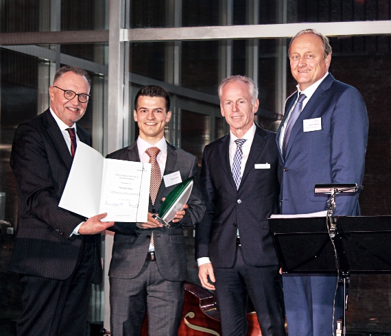 Verleihung des Gerd Sonnleitner-Preises 2017 Von links nach rechts: Gerd Sonnleitner (Ehrenpräsident des DBV), Preisträger Thomas Fabry, Hans Bernhardt (Mitglied des Vorstands der Landwirtschaftlichen Rentenbank) und Joachim Rukwied (Präsident des DBV)